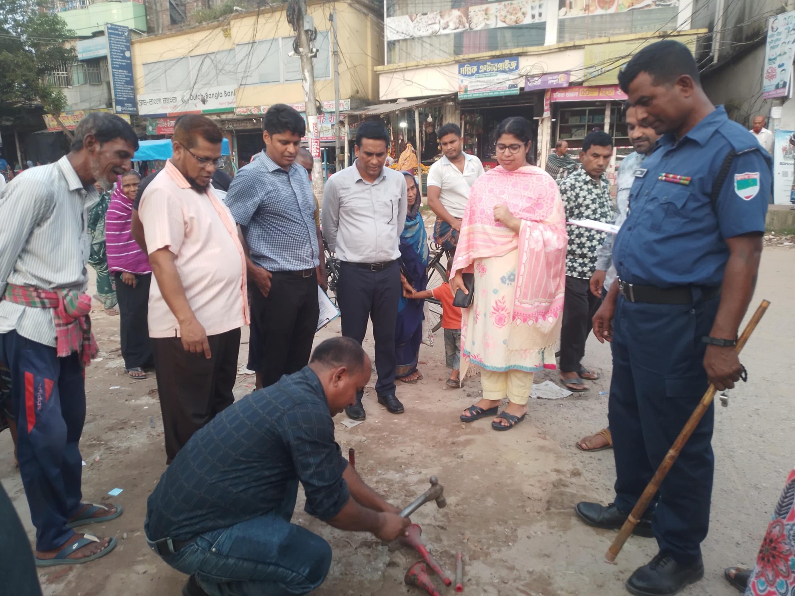চৌগাছায় পরিবেশ অধিদপ্তরের অভিযান; ৩’শ কেজি পলিথিন ও ৫ টি হাইড্রোলিক হর্ন জব্দ