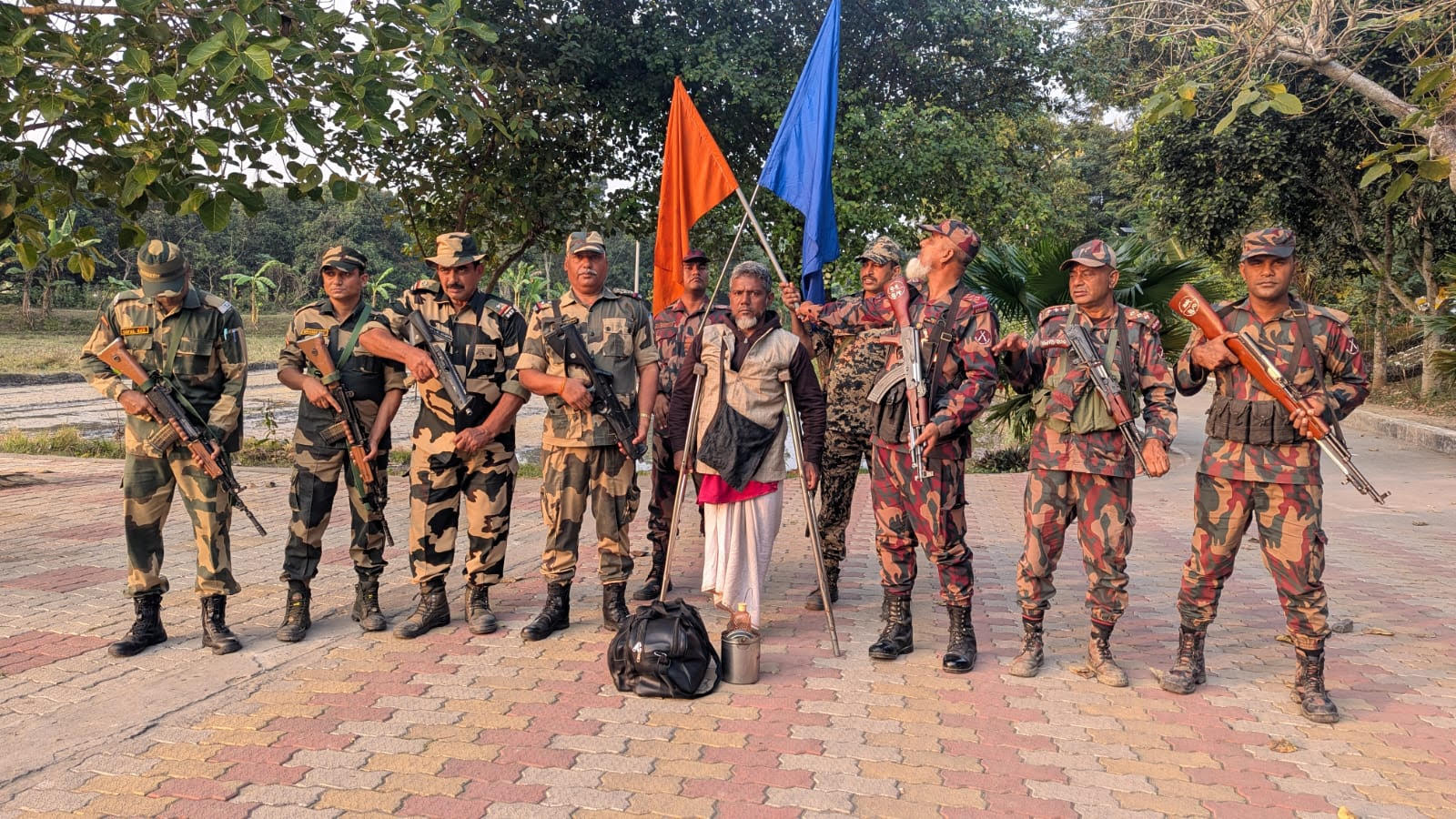 পতাকা বৈঠকের পর বাংলাদেশিকে ফেরত দিল বিএসএফ