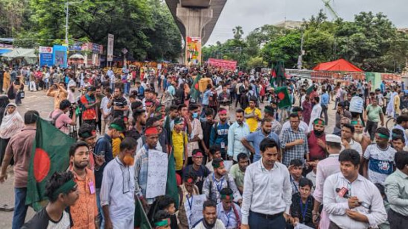 জুলাই সনদের দাবিতে শাহবাগে অবরোধ