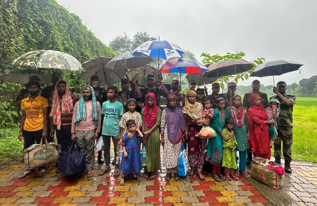 দর্শনা সীমান্ত দিয়ে ১৫ বাংলাদেশীকে হস্তান্তর বিএসএফের