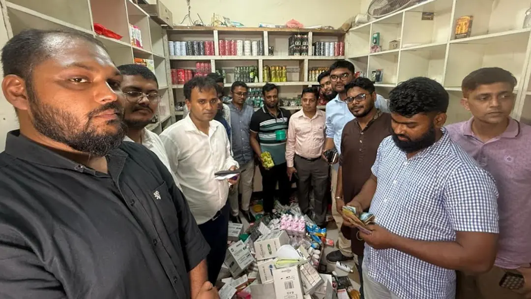 নকল প্রসাধনীতে বিদেশি লেবেল লাগিয়ে বিক্রি