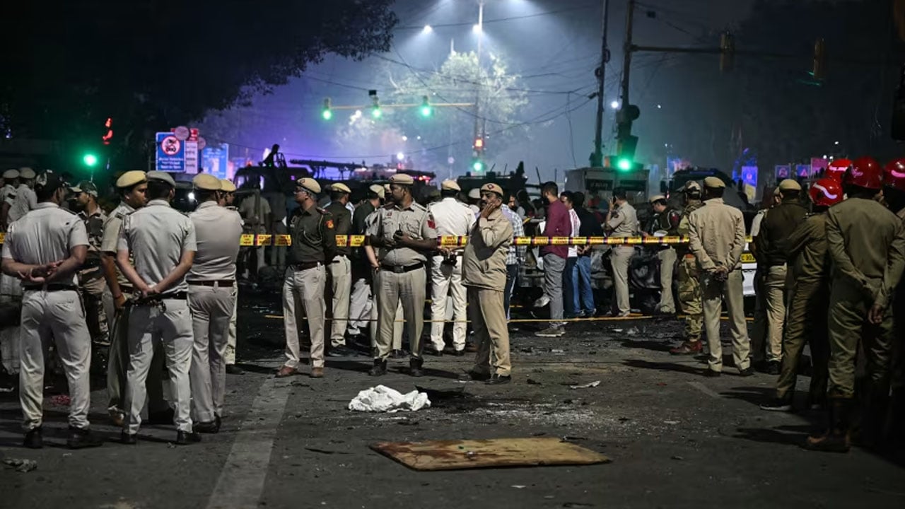 দিল্লির লাল কেল্লার কাছে ভয়াবহ বিস্ফোরণ, নিহত ৮