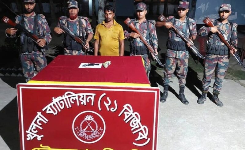 বেনাপোলে ধানের গোলাঘর থেকে পিস্তল উদ্ধার, আটক ১