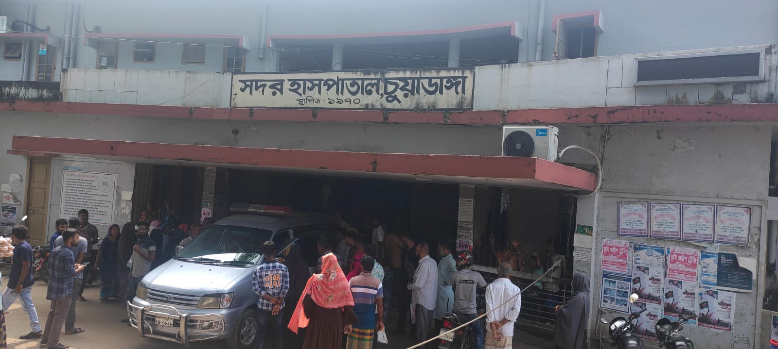 স্বামীর মোটর সাইকেল থেকে পড়ে প্রাণ গেল স্ত্রীর
