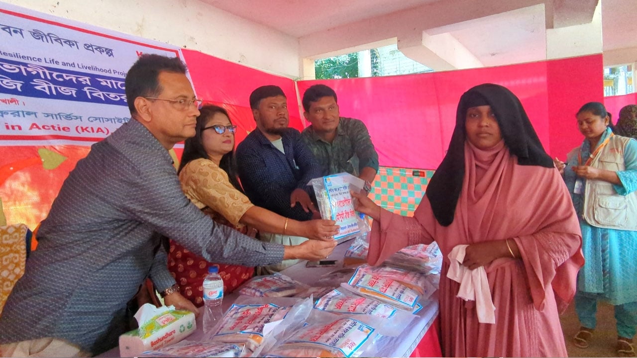 কলাপাড়ায় শীতকালীন সবজির বীজ পেলো ২৫০ পরিবার