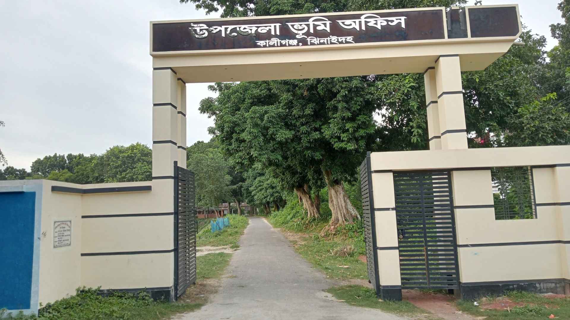 ঝিনাইদহে ভূমি অফিসের জানালা ভেঙে ৩ লাখ টাকা চুরি
