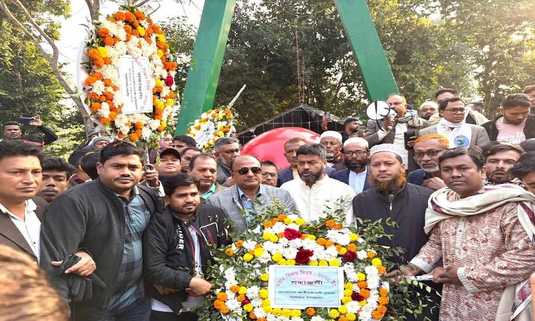 পরশুরামে বিজয় দিবসে বীর শহীদদের প্রতি শ্রদ্ধা জানাল বিএনপি