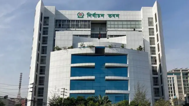 প্রবাসীদের ভোটগ্রহণে পোস্টাল ব্যালটেই আস্থা ইসির