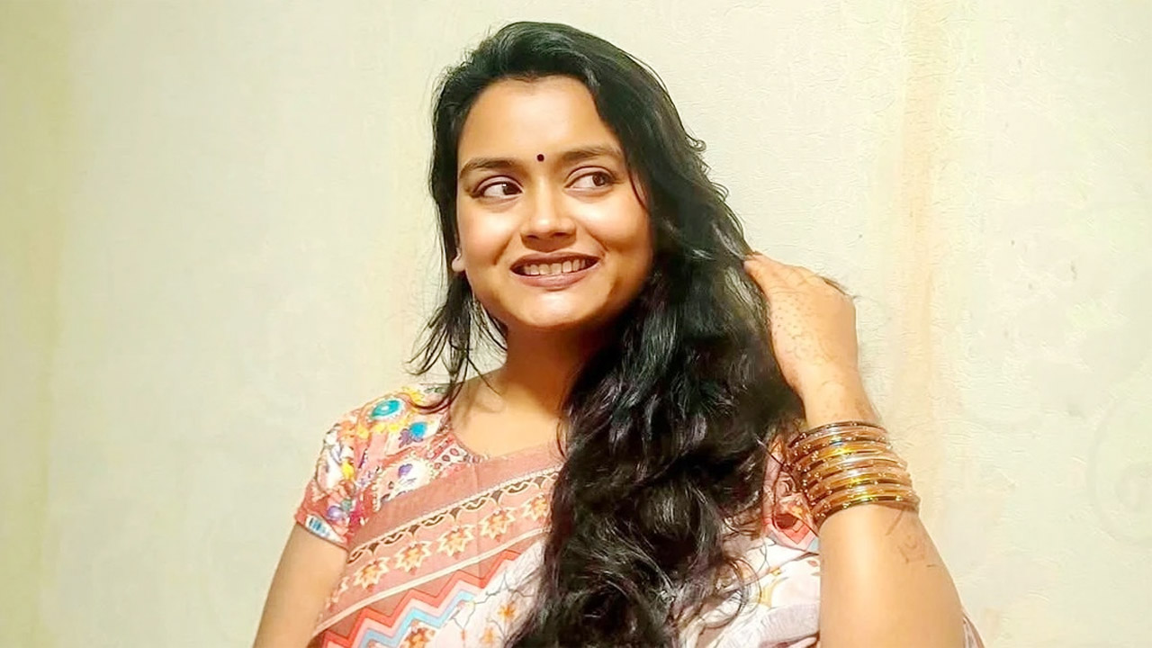 ঢাবি ছাত্রীর লাশ উদ্ধার : চিরকুটে শিক্ষকের নাম, আটক ২
