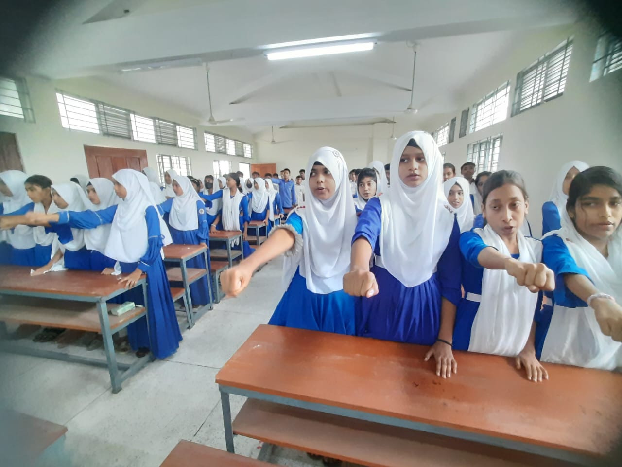 লোহাগড়ায় দুর্নীতি বিরোধী শপথ শিক্ষার্থীদের