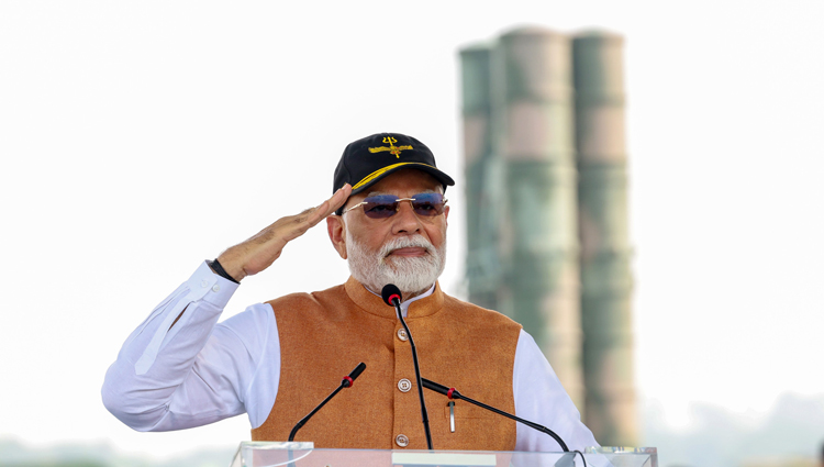 সেই আদমপুর বিমানঘাঁটি পরিদর্শনে মোদি, পাকিস্তানের প্রতি কঠোর হুঁশিয়ারি