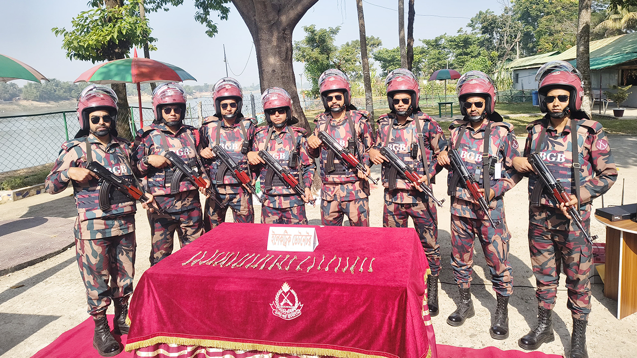 সুনামগঞ্জ সীমান্ত থেকে ২৪ ইলেকট্রিক ডেটনেটর উদ্ধার