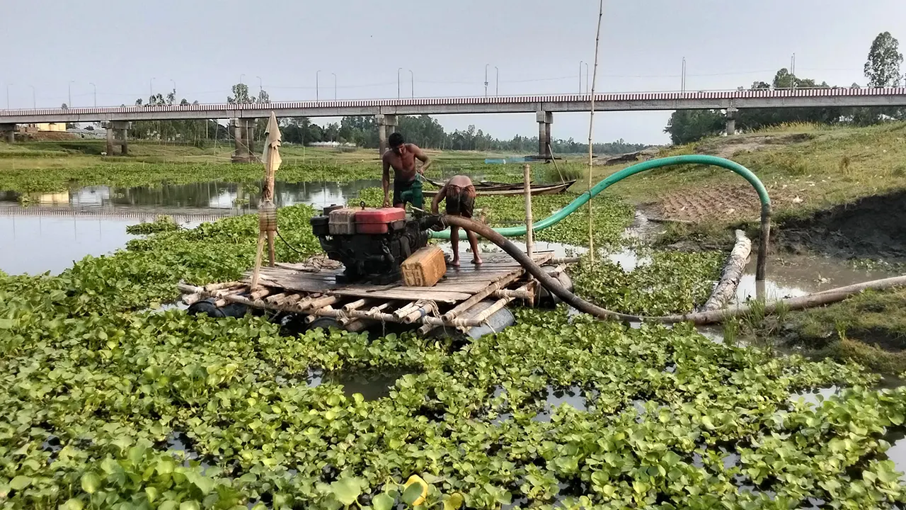 সোনাতলায় বালু উত্তোলনে হুমকির মুখে ৫০ কোটি টাকার সেতু