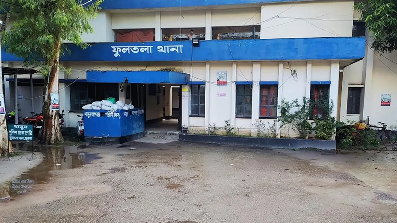 ফুলতলায় গৃহবধূকে গলা কেটে হত্যা