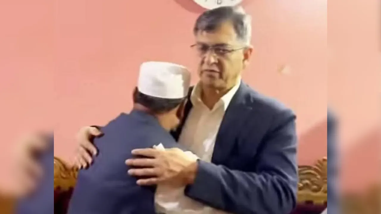 চকরিয়ায় প্রতিদ্বন্দ্বী জামায়াত প্রার্থীর বাড়িতে বিএনপি নেতা সালাহউদ্দিন আহমদ