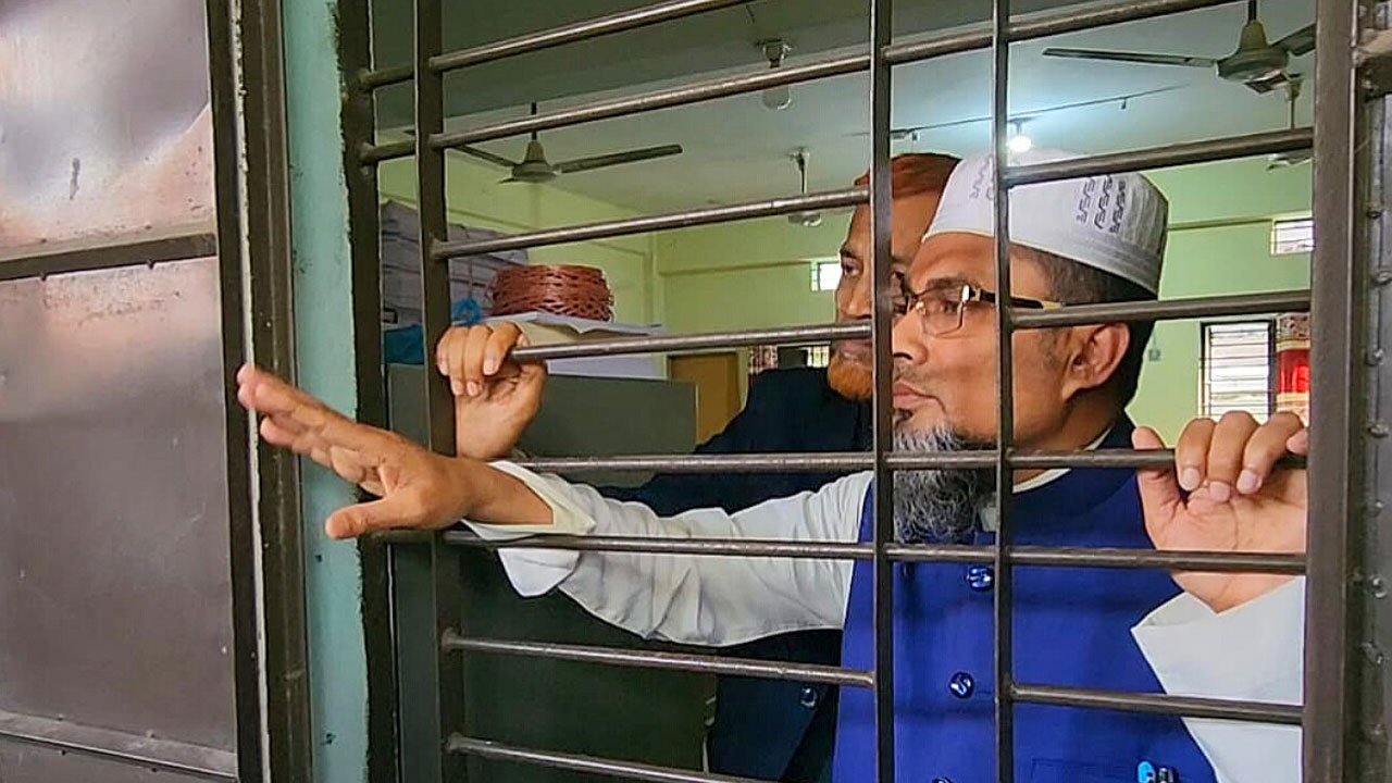 প্রার্থিতা প্রত্যাহারে কর্মীদের বাধা