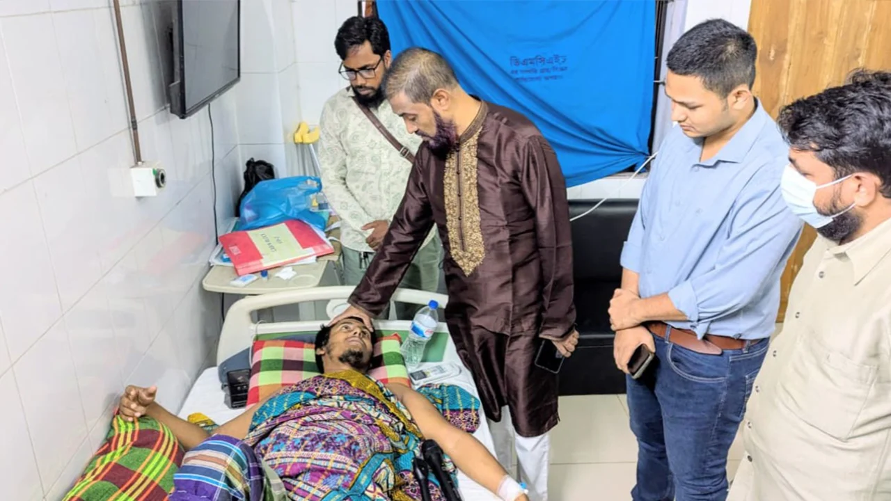 সাংবাদিক ইমরানকে দেখতে হাসপাতালে গেলেন জামায়াত নেতা