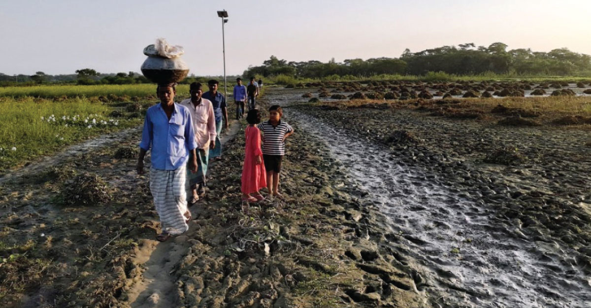 একটি সড়কের অপেক্ষায়