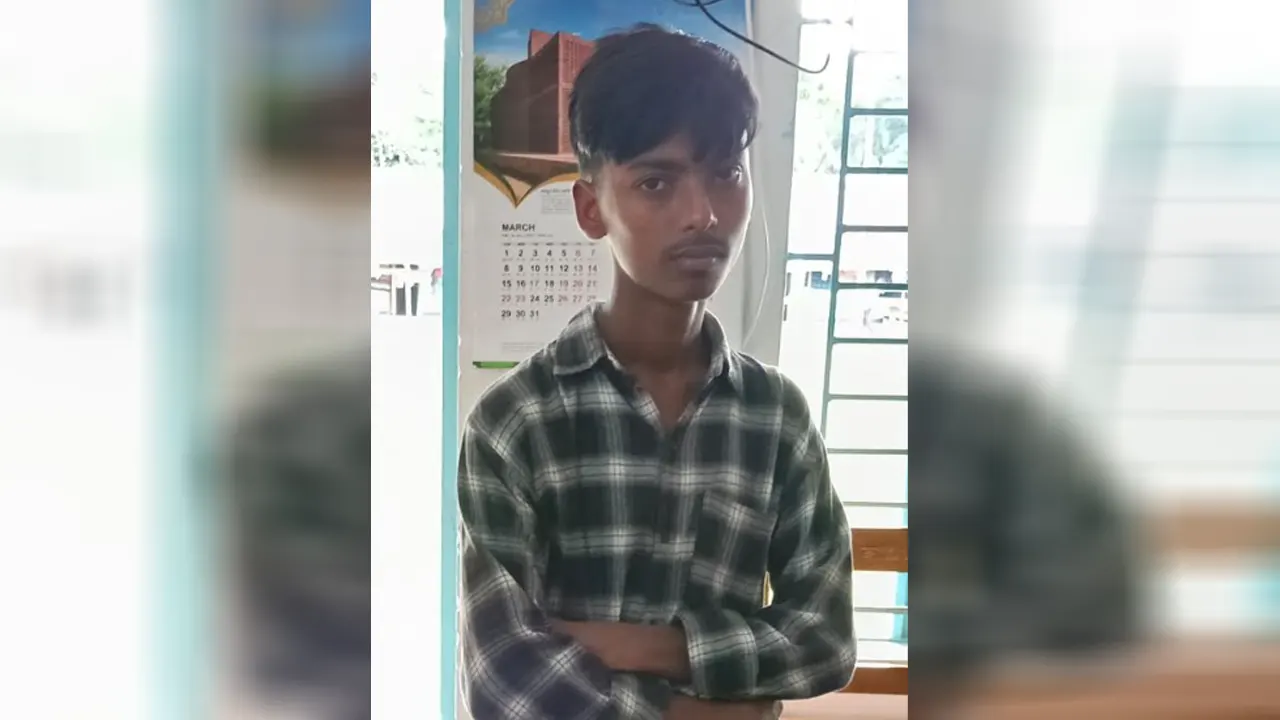 পরীক্ষা শেষে অস্ত্রসহ ৬ শিক্ষার্থী আটক