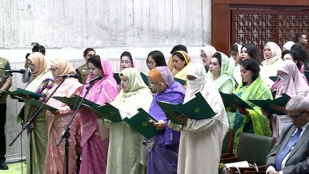 সংরক্ষিত নারী আসনে ৪৯ এমপির শফথ